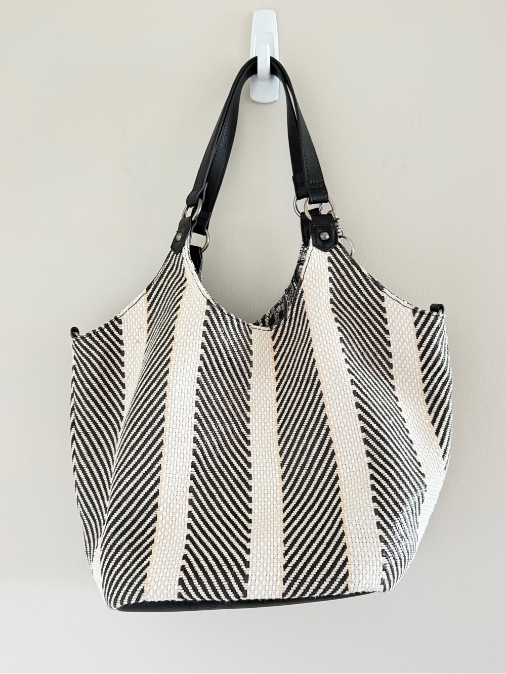 Sakroots Woven Hobo Tote Bag Chevron Stripe Tassel Shoulder Bag Large Purse